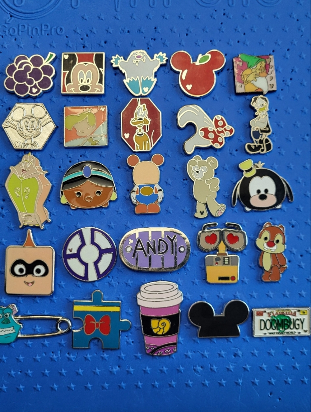 DISNEY Trading Pins Collection & BONUS PinFolio - Pixar, Tinkerbell, Mickey